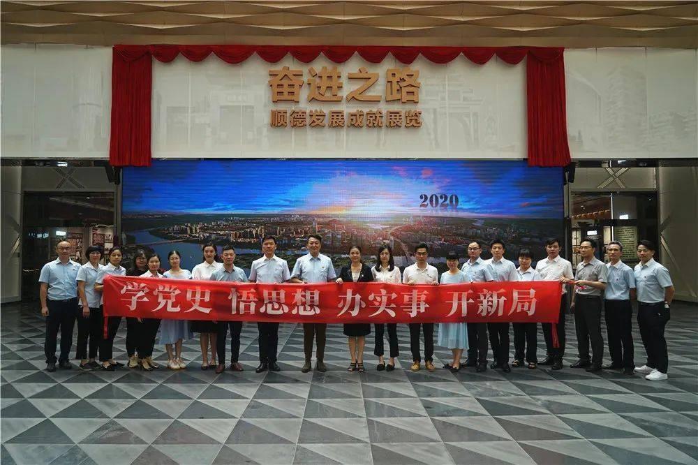 逃离沙漠小镇