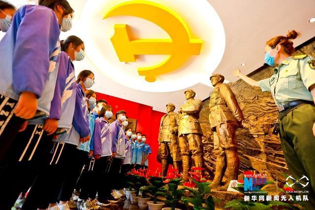 内蒙古自治区第十四届人民代表大会第二次会议开幕