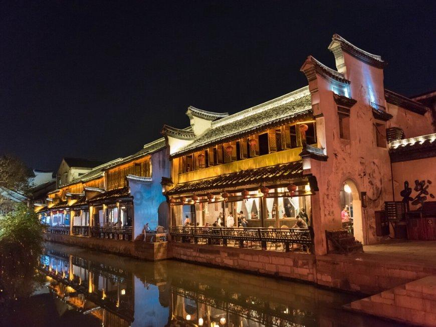 收评:大盘全天震荡调整 景点及旅游板块走强